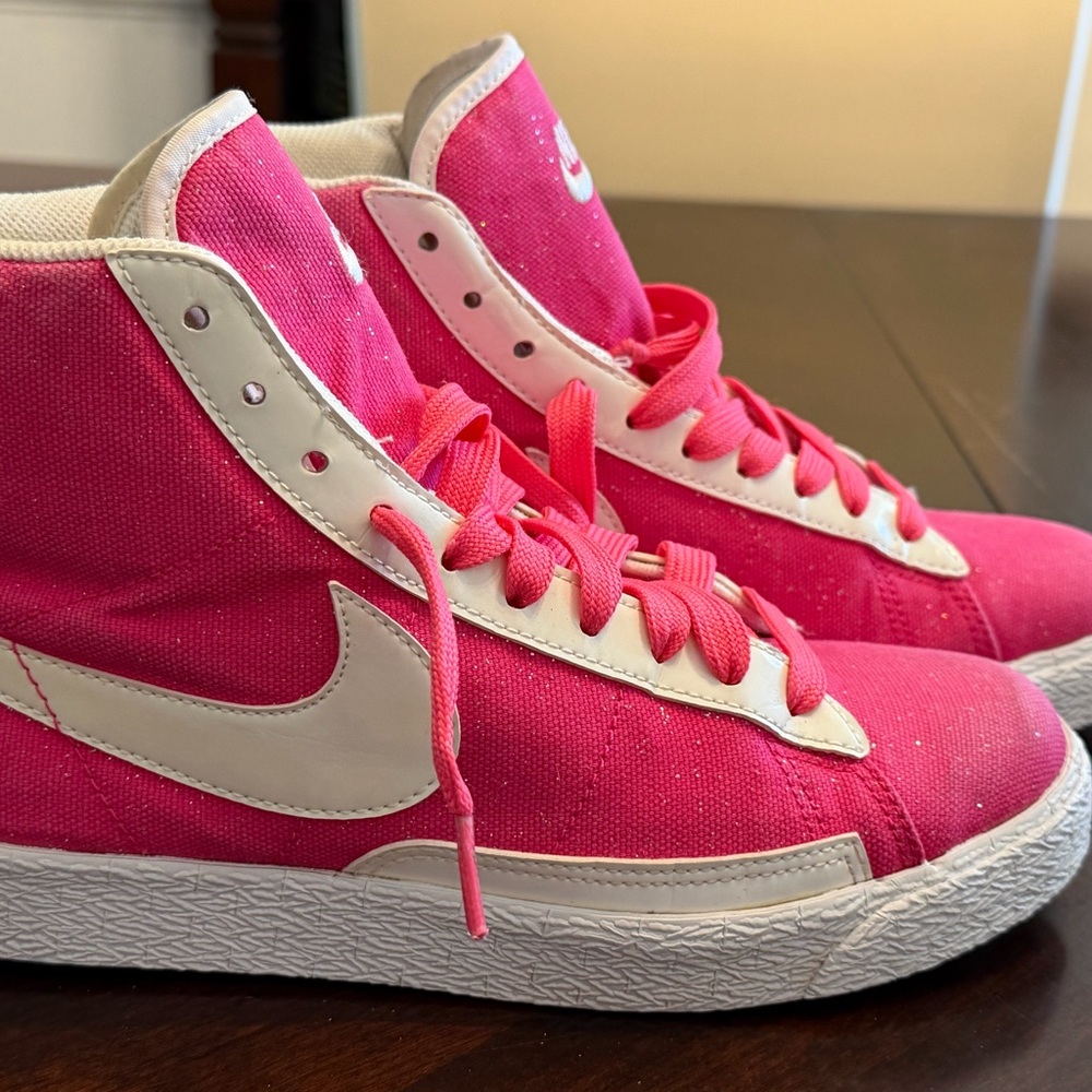 Nike Fuchsia and White Sneakers - Picture 2 of 4